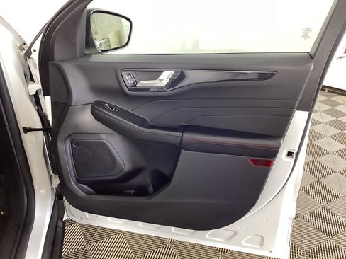 Used 2023 Ford Escape ST-Line image 8