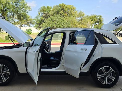 Used 2018 Mercedes-Benz GLC 300 4MATIC image 16
