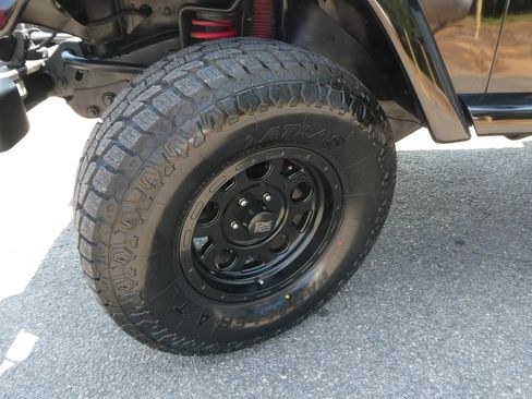 Used 2004 Jeep Wrangler Sahara AWD/4WD image 25