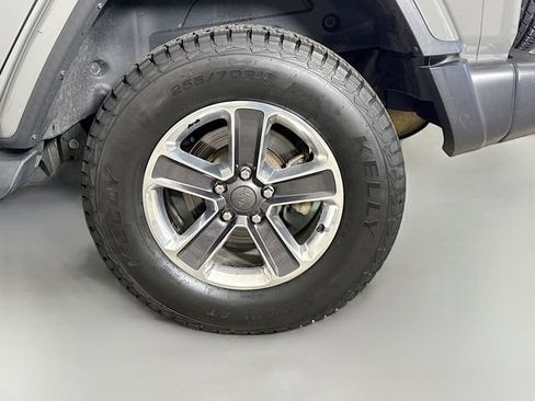 Used 2019 Jeep Wrangler Unlimited Sahara w/ Cold Weather Group AWD/4WD image 31
