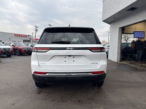 Used 2023 Jeep Grand Cherokee Limited image 3