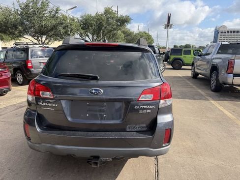 Used 2011 Subaru Outback 3.6R Limited w/ PWR Moonroof Pkg AWD/4WD image 6