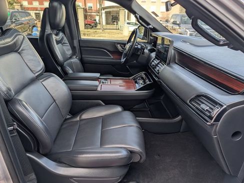Used 2022 Lincoln Navigator Reserve image 36