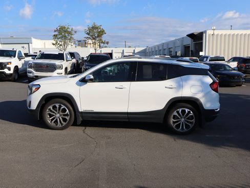 Used 2021 GMC Terrain SLT w/ Infotainment Package II FWD image 18