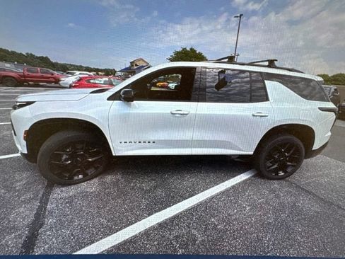 Used 2025 Chevrolet Traverse RS AWD/4WD image 2