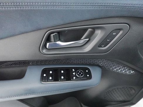 Used 2024 Nissan Ariya AWD image 9