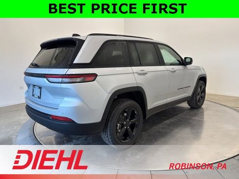 New 2025 Jeep Grand Cherokee Altitude w/ Trailer Tow Package image 7