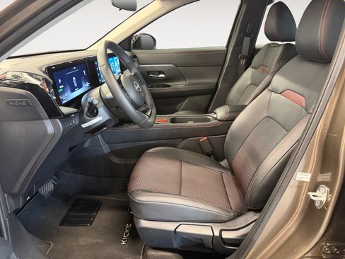 Used 2026 Nissan Kicks SR FWD image 23