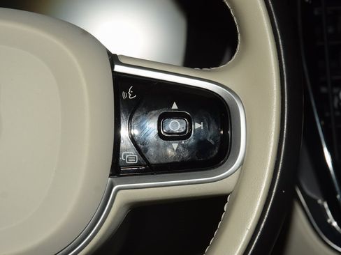 Used 2020 Volvo V60 T5 Momentum w/ Premium Package image 33