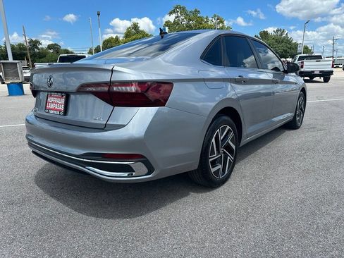 Used 2024 Volkswagen Jetta SEL FWD image 4