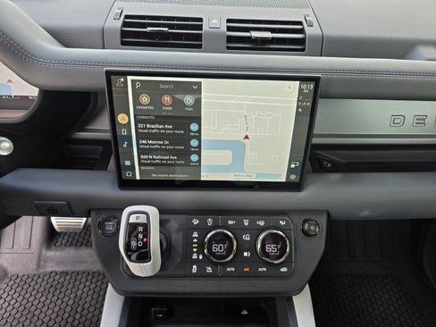 Used 2025 Land Rover Defender 110 AWD/4WD image 23