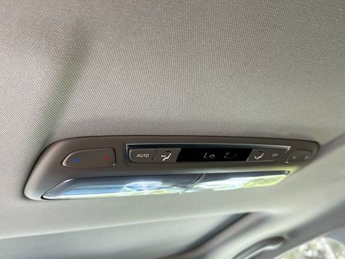 Used 2025 Kia Telluride S FWD image 27
