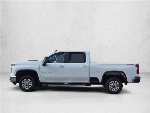 Used 2025 Chevrolet Silverado 2500 LT w/ Convenience Package AWD/4WD image 8