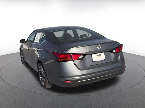 Used 2025 Nissan Altima 2.5 SV FWD image 16
