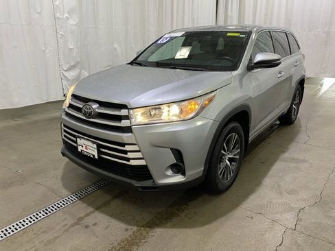 Certified 2017 Toyota Highlander LE image 7