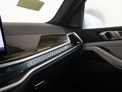 Used 2026 BMW X7 xDrive40i w/ M Sport Package image 7