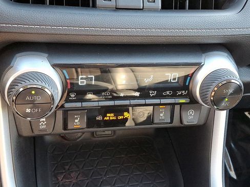 Used 2023 Toyota RAV4 XLE Premium image 17