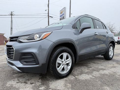 Used 2019 Chevrolet Trax LT w/ LT Convenience Package image 2
