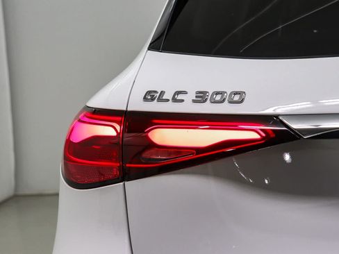 Certified 2024 Mercedes-Benz GLC 300 image 11