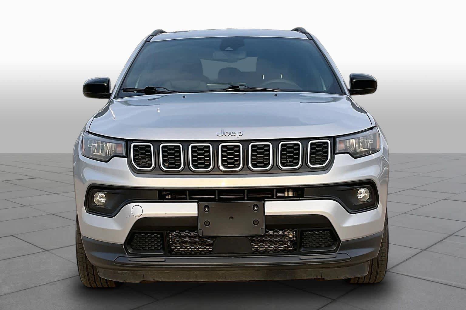 Used 2024 Jeep Compass Latitude AWD/4WD image 5