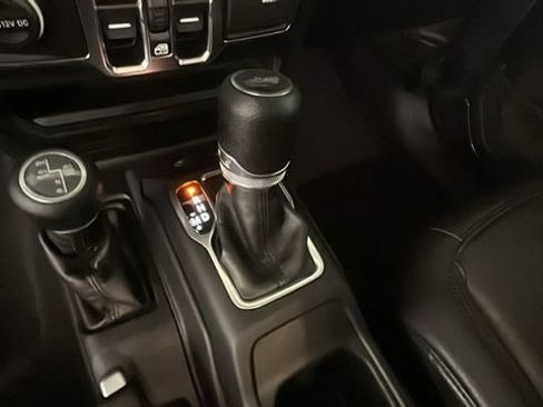 Used 2023 Jeep Wrangler Unlimited w/ Convenience Group AWD/4WD image 18
