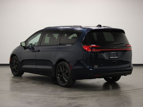 Used 2025 Chrysler Pacifica Limited FWD image 6