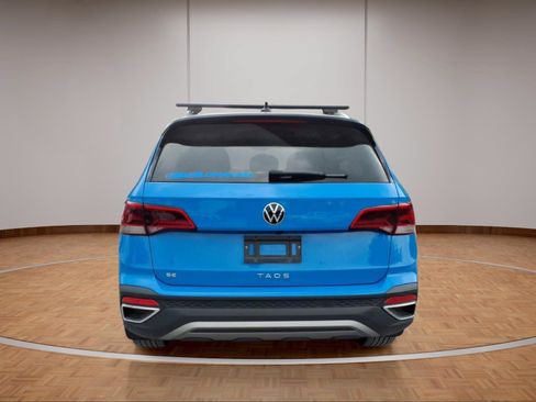 Used 2024 Volkswagen Taos SE w/ Panoramic Sunroof Package FWD image 5
