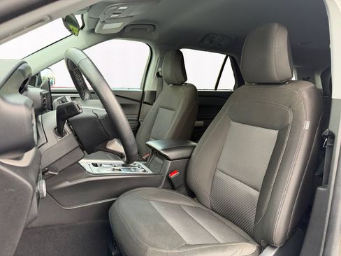 Used 2023 Ford Explorer XLT AWD/4WD image 9