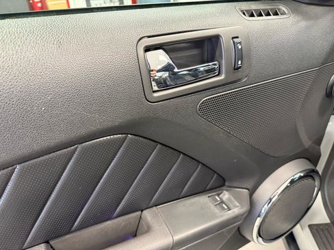 Used 2010 Ford Mustang Coupe image 25