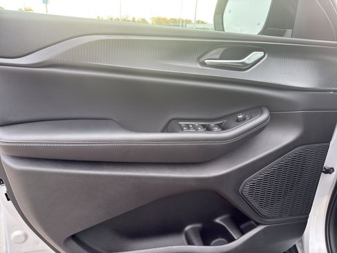 New 2025 Jeep Grand Cherokee Altitude w/ Trailer Tow Package image 12