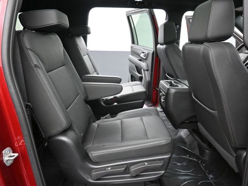 Used 2024 Chevrolet Suburban Z71 w/ Luxury Package AWD/4WD image 10