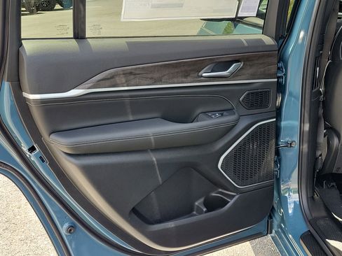 New 2026 Jeep Grand Cherokee L Limited image 11