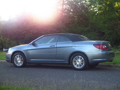 Used 2008 Chrysler Sebring Touring FWD image 31