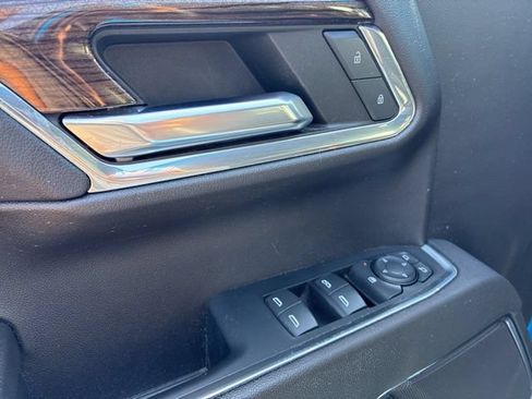 Used 2023 Chevrolet Silverado 1500 LT AWD/4WD image 4