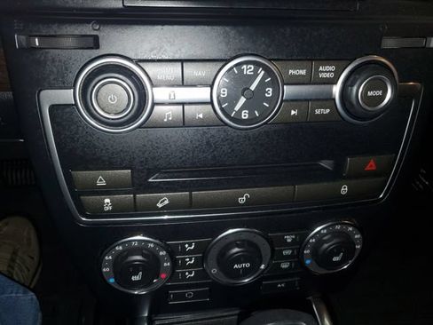 Used 2015 Land Rover LR2 AWD/4WD image 19