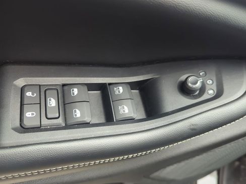 Used 2024 Jeep Grand Cherokee Limited image 30