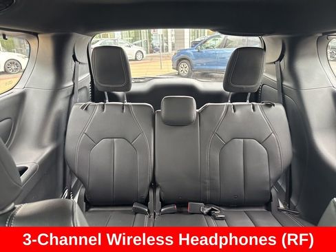 Used 2021 Chrysler Pacifica Touring-L w/ Uconnect Theater Family Group image 18