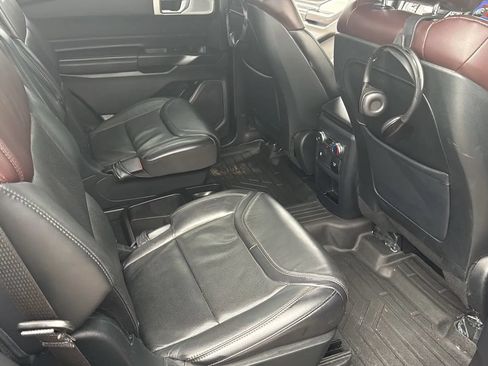 Used 2020 Ford Explorer Platinum w/ Premium Technology Package AWD/4WD image 21