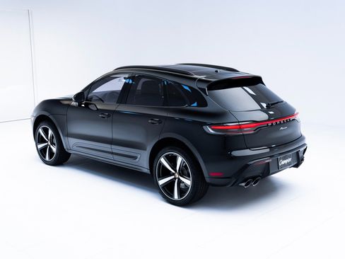 Certified 2025 Porsche Macan image 3