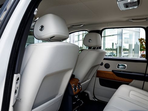 Certified 2023 Rolls-Royce Cullinan AWD/4WD image 39