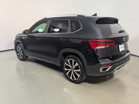 Used 2022 Volkswagen Taos SE FWD image 5