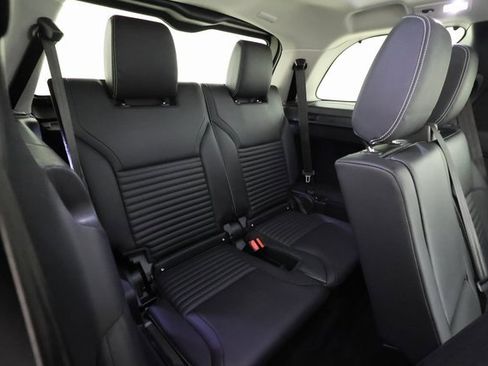 Used 2024 Land Rover Discovery S image 21