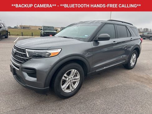 Used 2022 Ford Explorer XLT image 3
