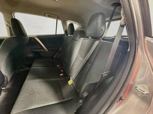 Used 2018 Toyota RAV4 LE FWD image 21