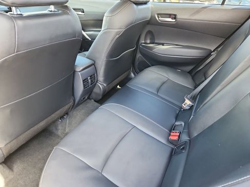 Used 2022 Toyota Corolla Cross XLE w/ Convenience Package image 10