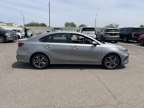 Used 2024 Kia Forte LXS FWD image 5