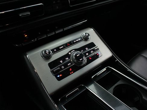 Used 2023 Lincoln Aviator AWD image 30