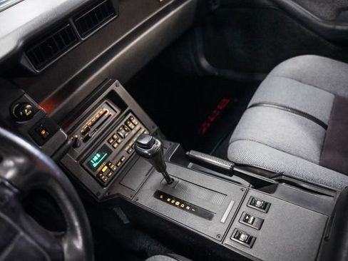 Used 1991 Chevrolet Camaro Z28 RWD image 7