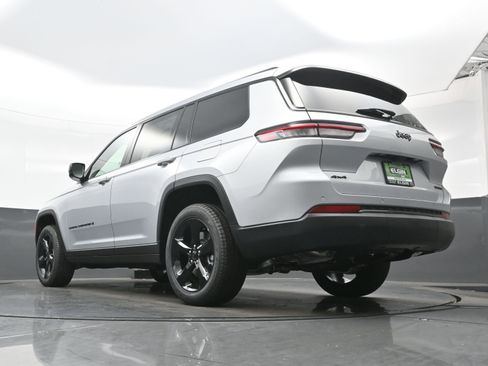 New 2025 Jeep Grand Cherokee L Limited w/ Black Appearance Package AWD/4WD image 14
