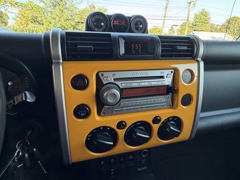Used 2010 Toyota FJ Cruiser 4WD image 16